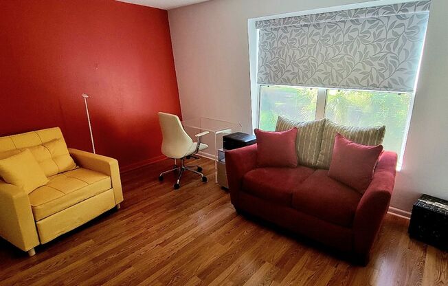 2 beds, 1.5 baths, $1,900