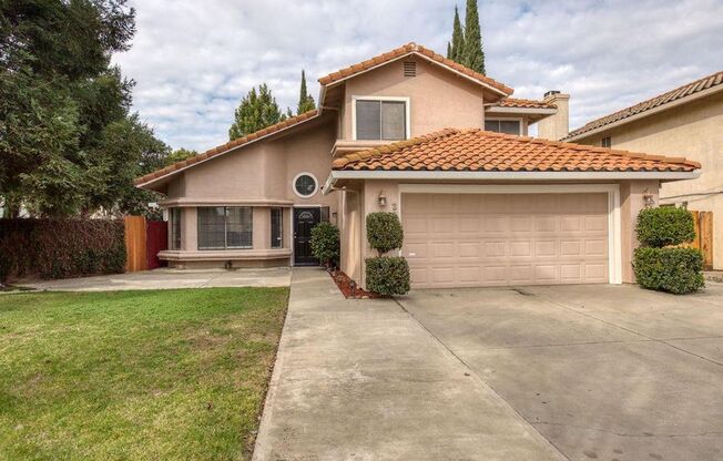 4 bedroom in NW Modesto near shopping, Kaiser Hospital and Freeway access!