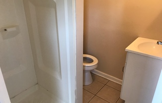 1 bed, 1 bath, 370 sqft, $975, Unit Unit 9