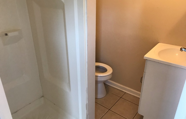 1 bed, 1 bath, 370 sqft, $975, Unit Unit 9