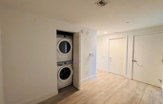 2 beds, 2 baths, $3,750, Unit # 1204