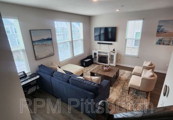 489 NOLAN CIR