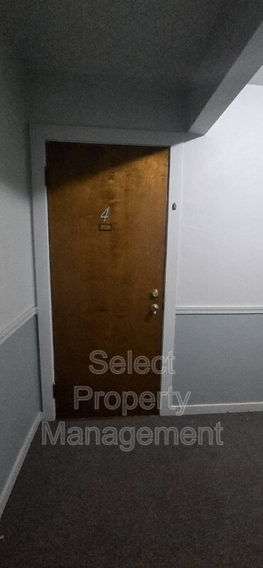 1033 EDGEWATER AVE