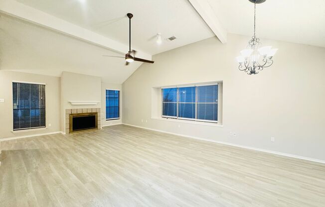 Spacious 3-Bed 2.5-Bath on Northeast Side (inside 1604) 18-Month LEASE SPECIAL!