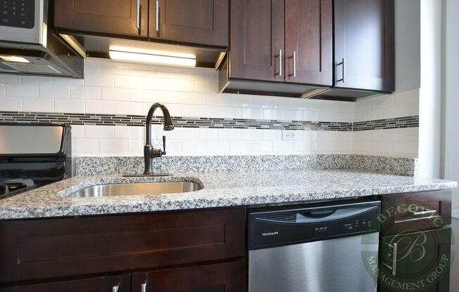 2 beds, 1 bath, 700 sqft, $2,700, Unit 801