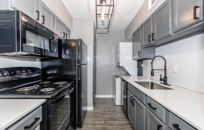 1 bed, 1 bath, 755 sqft, $1,670