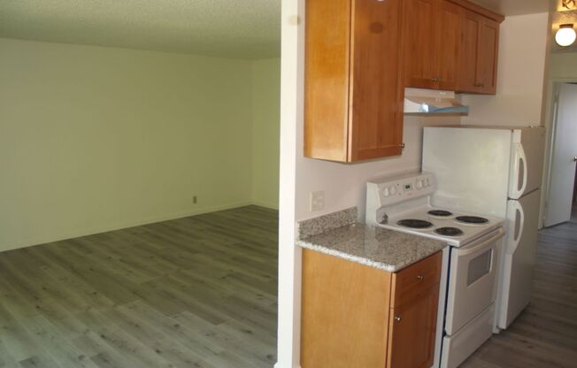 2 beds, 1 bath, $2,400, Unit 20