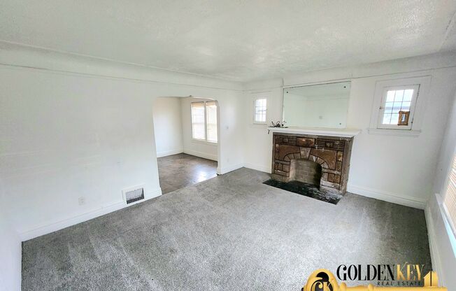 14613-14615 Mettetal St