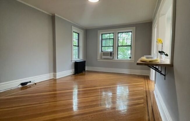 1 bed, 1 bath, 700 sqft, $2,225, Unit B10