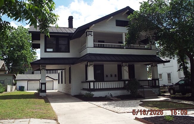 940 W MULBERRY
