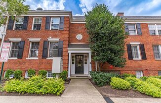 Comfy Condo in Old Town North Alexandria
