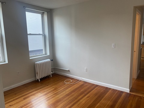 2 beds, 1 bath, $3,500, Unit 4