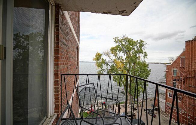 Surf and Surfside apartments and townhomes in Downtown Madison, WI. Fully Furnished, studio, one bedroom, 2 bedroom. Lake views. Managed by Wisconsin Management Company