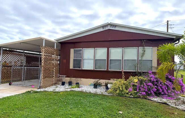 OVERSIZED 2/2 IN QUIET NEIGHBORHOOD!