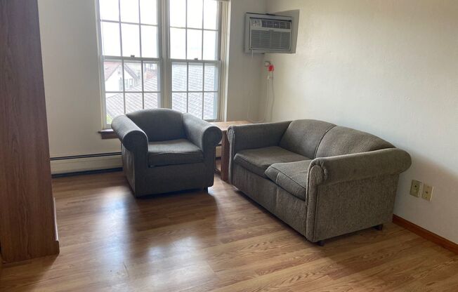 1 bed, 1 bath, $1,225