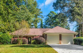 Charming 3-Bedroom Brick Ranch Home in Stockbridge!