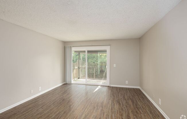 2 beds, 1 bath, 900 sqft, $1,285