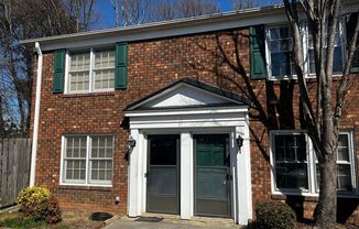 Luxurious 2 Bathroom 1.5 Bathroom Townhome