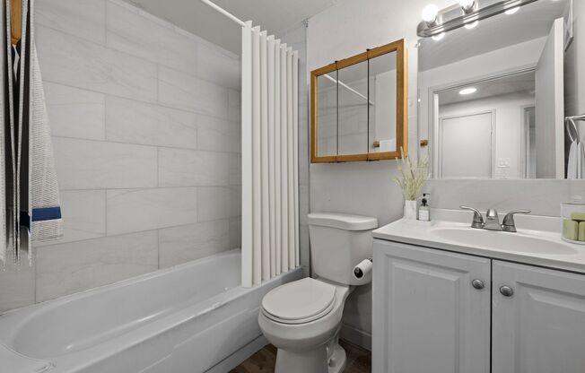 2 beds, 1 bath, 700 sqft, $999