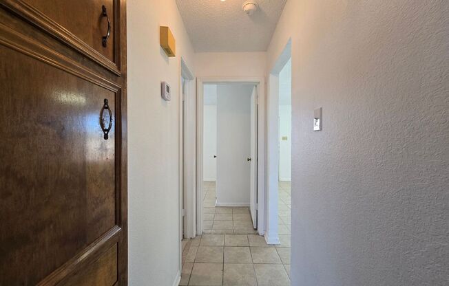 2 beds, 1 bath, $895, Unit 501 Northern Dove Lane - Unit C