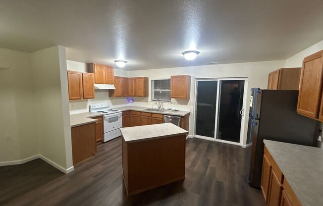 3 Bed, 2 Bath Single-Story House w/2-car garage in Auburn's Lea Hill Neighborhood, $3,055/mo
