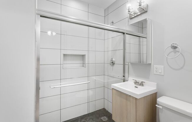 2 beds, 1 bath, 561 sqft, $2,100, Unit 1635-2M