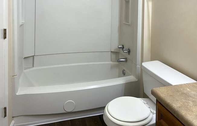 bathroom with tub and toilet