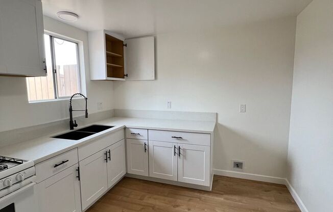 1 bed, 1 bath, 1,216 sqft, $2,700, Unit B