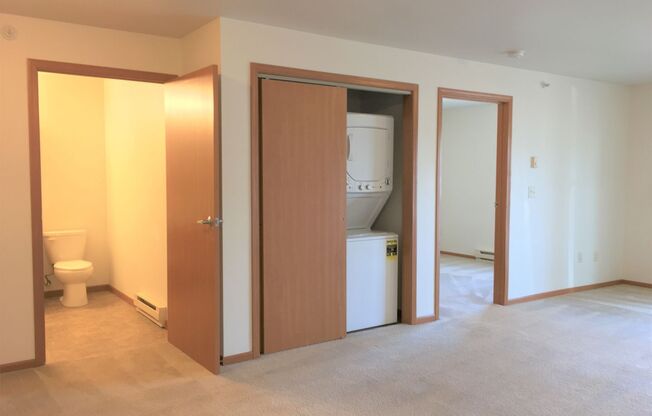 1 bed, 1 bath, 703 sqft, $895, Unit 106