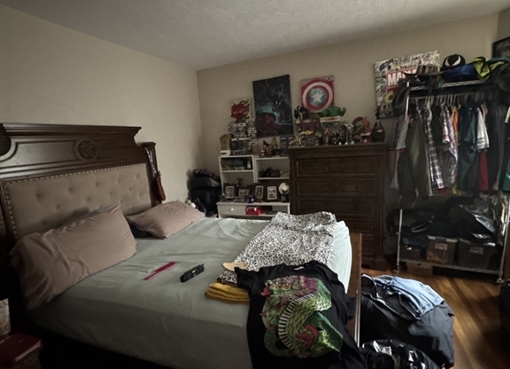 1 GODWIN PL