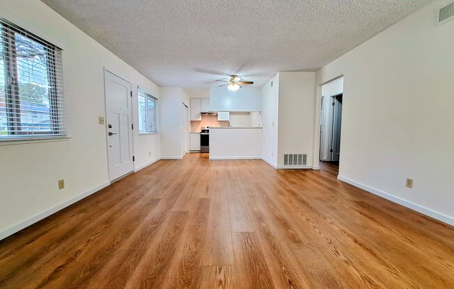 Beautifully Remodeled 2bd Condo With Central Air & Many Great Features!