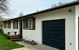 Beautifully fully remodeled PET FRIENDLY with shop!