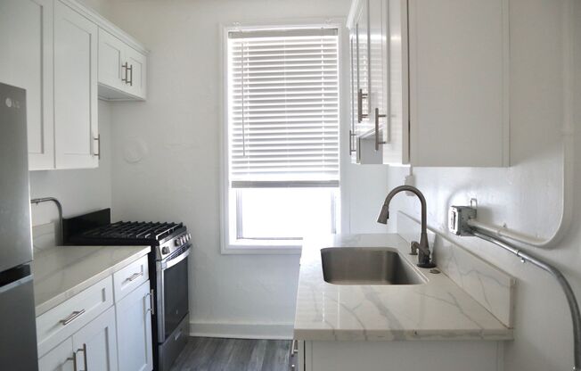 Studio, 1 bath, 400 sqft, $1,350, Unit 301