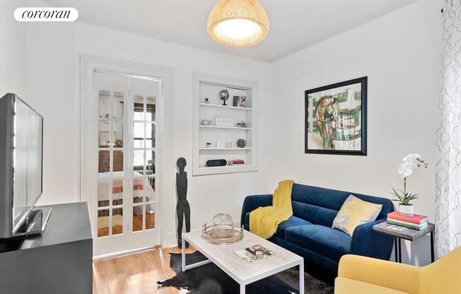 228 W 16 ST