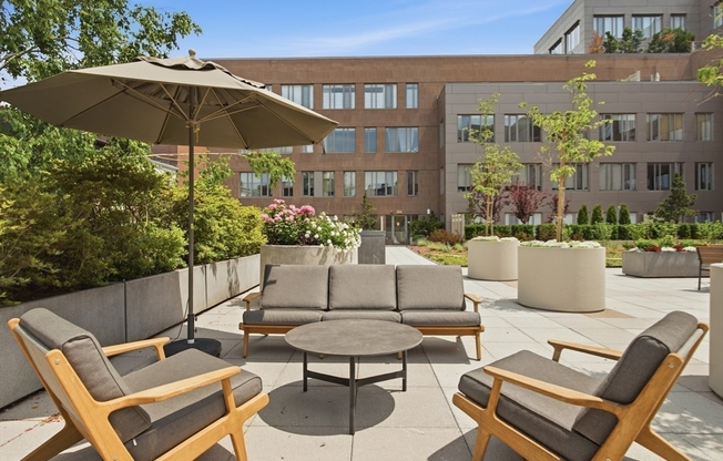 1 bed, 1 bath, 917 sqft, $4,500, Unit 414