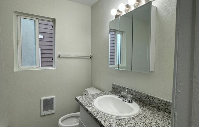 2 beds, 1 bath, 840 sqft, $1,300, Unit 687