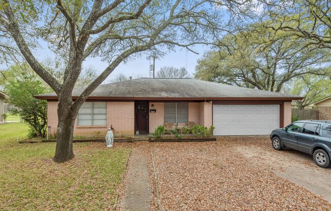 August Pre-Lease Available!! 3 Bed, 2 Bath with Huge Backyard and Covered Patio!