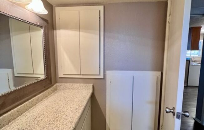 1 bed, 1 bath, 700 sqft, $1,595, Unit 37