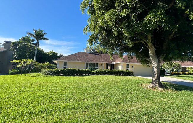 Updated 3-Bedroom Home with Spacious Yard & Community Amenities in a Prime Naples Location!