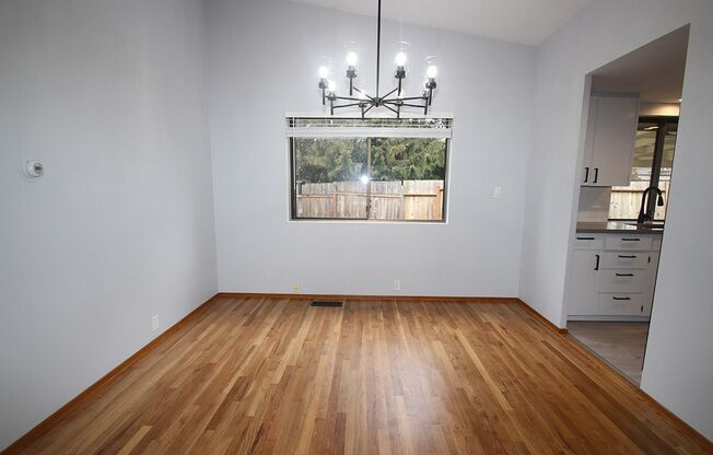 FULLY RENOVATED 3 BED, 2 BATH BELLEVUE HOME W GARAGE AVAILABLE NOW!