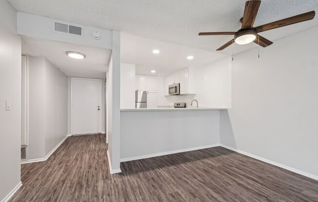 2 beds, 2 baths, 1,058 sqft, $2,598, Unit 4220.307