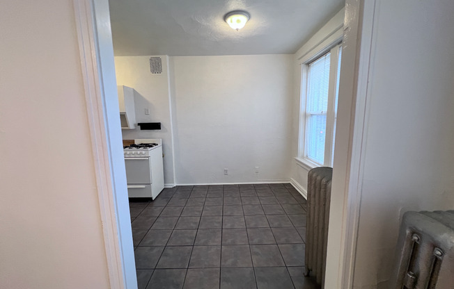 Studio, 1 bath, 400 sqft, $865, Unit 304