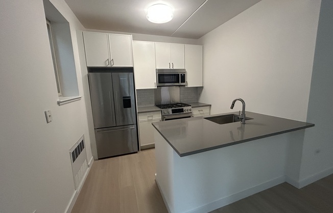1 bed, 1 bath, $5,550, Unit 5K