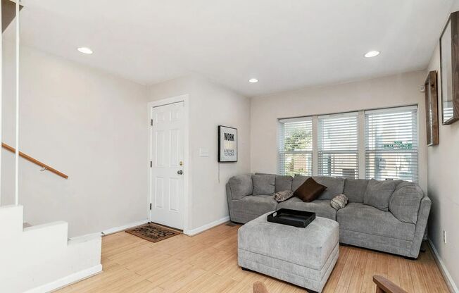 Spacious 4-Bedroom Townhome Near Johns Hopkins – Ideal for Group Living!