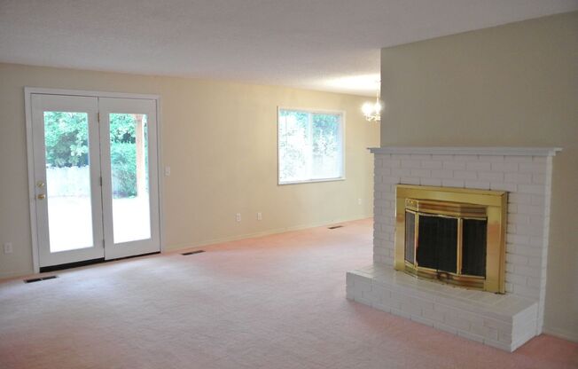 Spacious 4 bedroom 2 bath Home in North Albany!