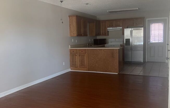 2 beds, 1.5 baths, 1,000 sqft, $1,200, Unit 472 Guyler St