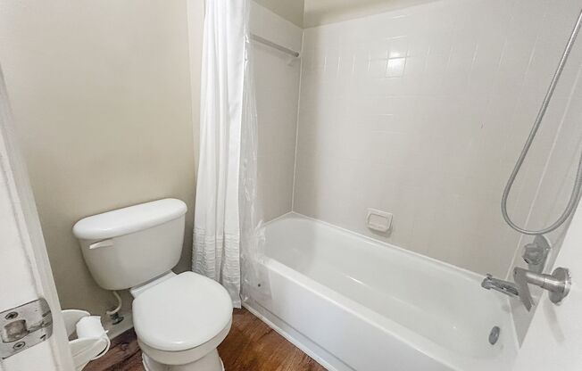 1 bed, 1 bath, $1,300, Unit # 10203