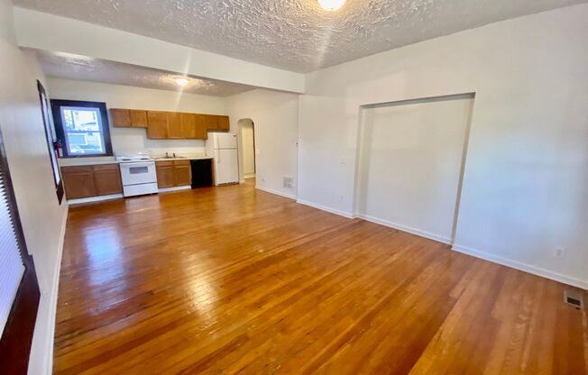 3 beds, 1 bath, $1,550, Unit 1