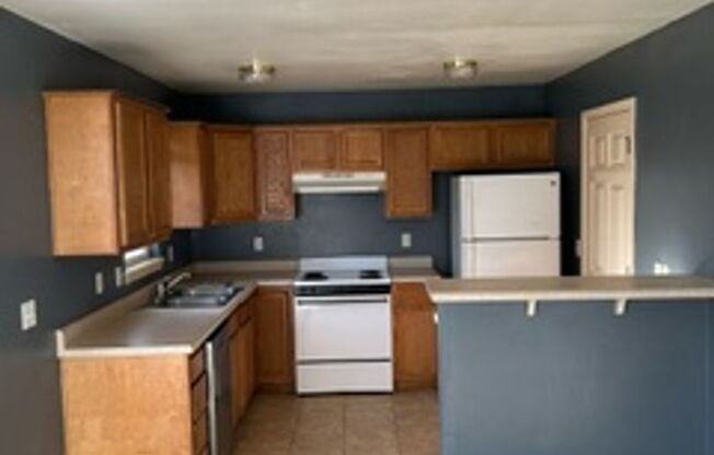 4 beds, 2 baths, $1,650