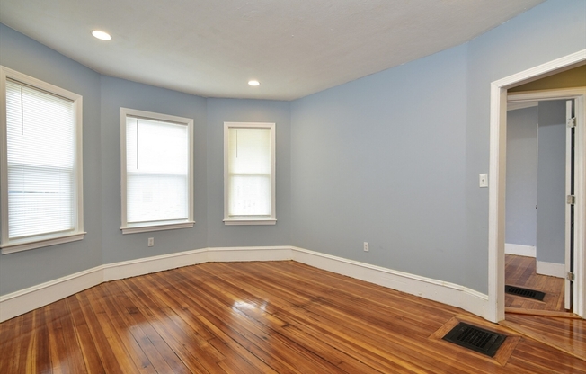 3 beds, 1 bath, 1,175 sqft, $3,100, Unit 2